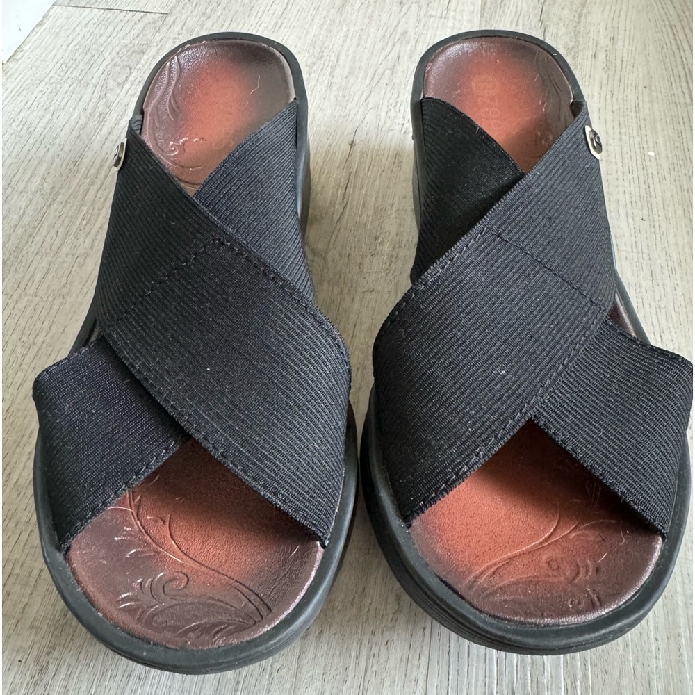 Bzees size 7 Sandals.